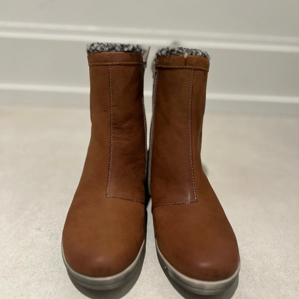 Cloud Aryana Wool Lining Leather Boots, Brand New - Picture 6 of 12